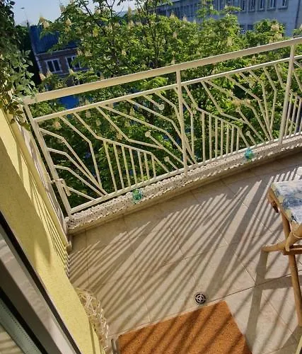 Apartment Mommy's House *